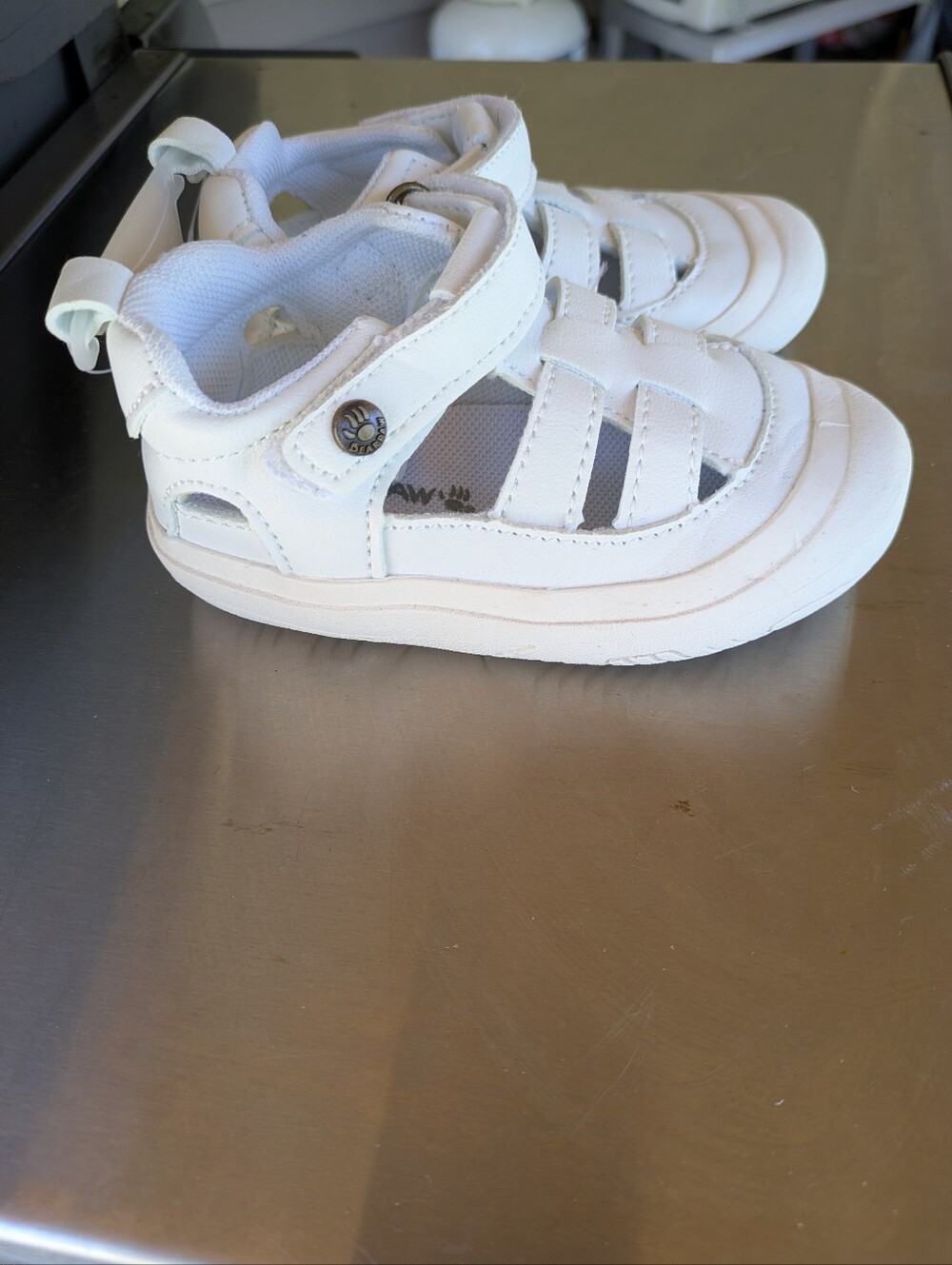NWT‎ Bearpaw Kids White Shoes Size 5 Toddler